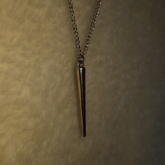 Golden chain spike necklace - Picture 5 of 6